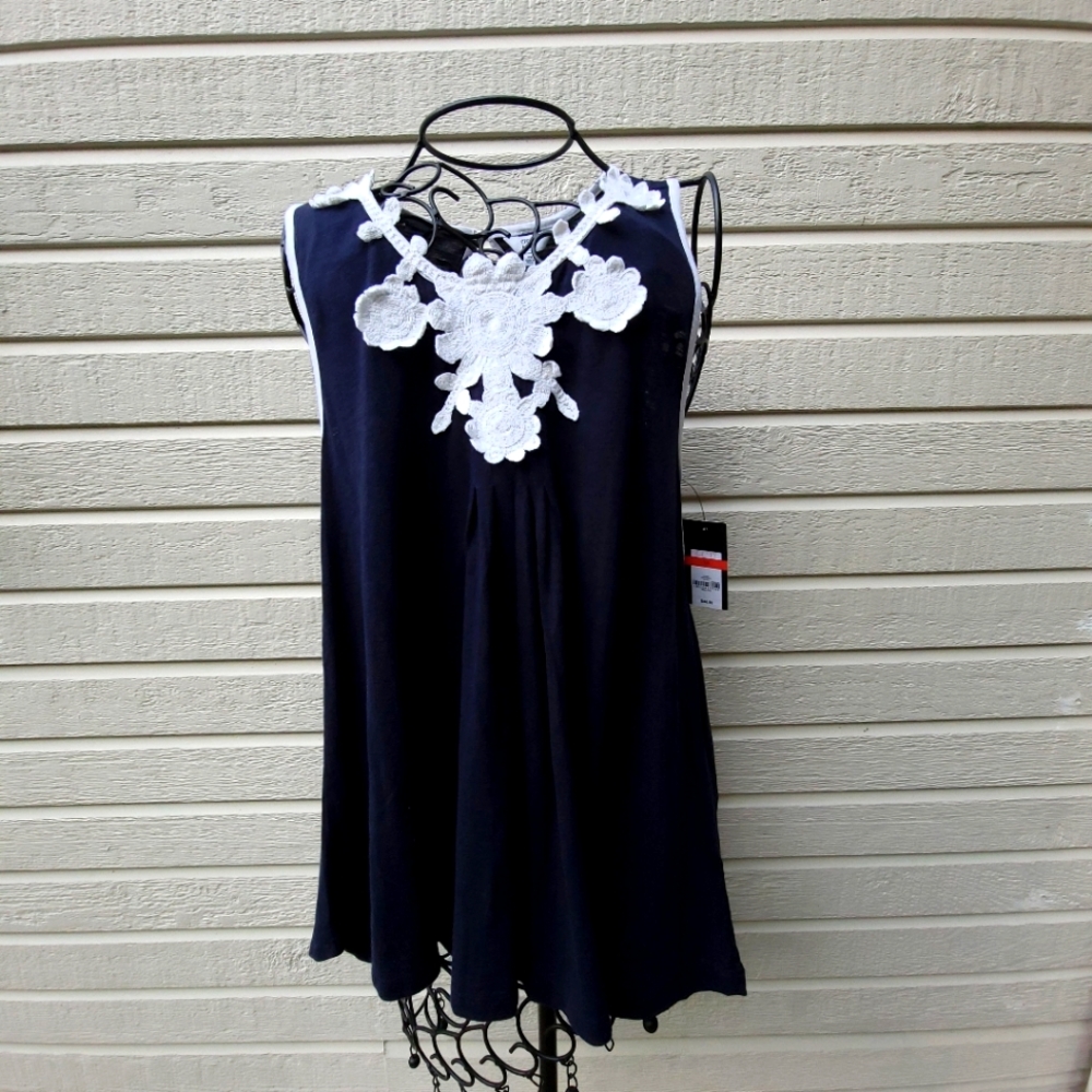 Women's XS Crown & ivy Top